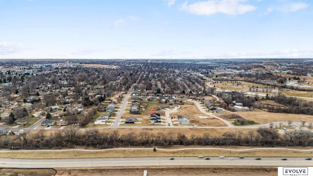 921 Arlene Circle, Papillion, NE 68046