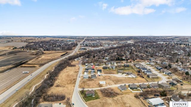 921 Arlene Circle, Papillion, NE 68046