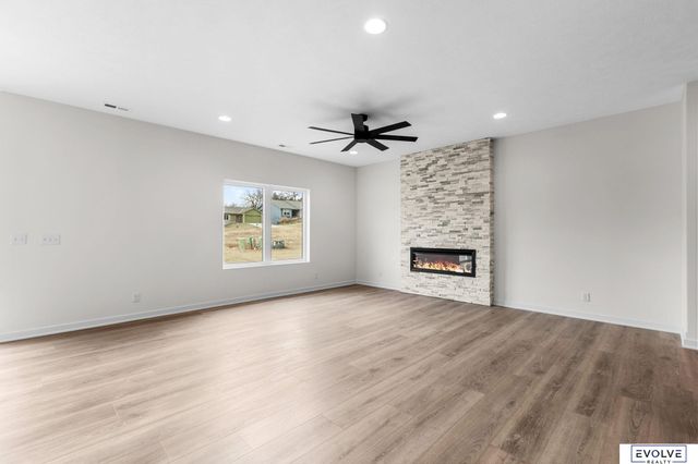 921 Arlene Circle, Papillion, NE 68046