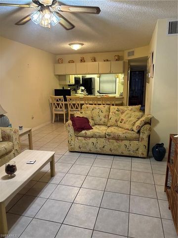 9285 Lake Park DR 101, Fort Myers, FL 33919