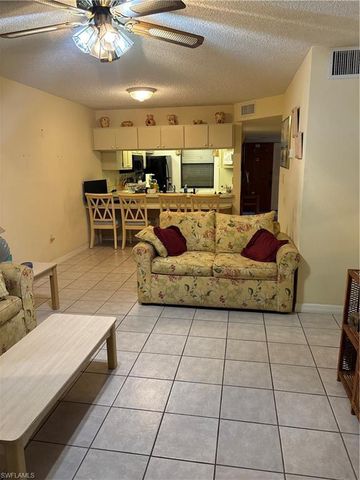 9285 Lake Park DR 101, Fort Myers, FL 33919