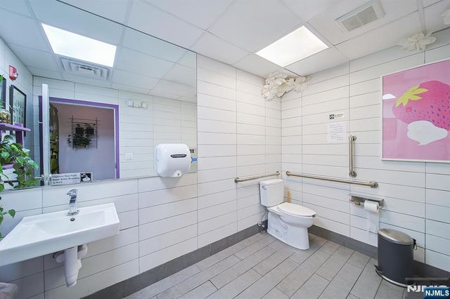 325 Broad Avenue, Palisades Park, NJ 07650