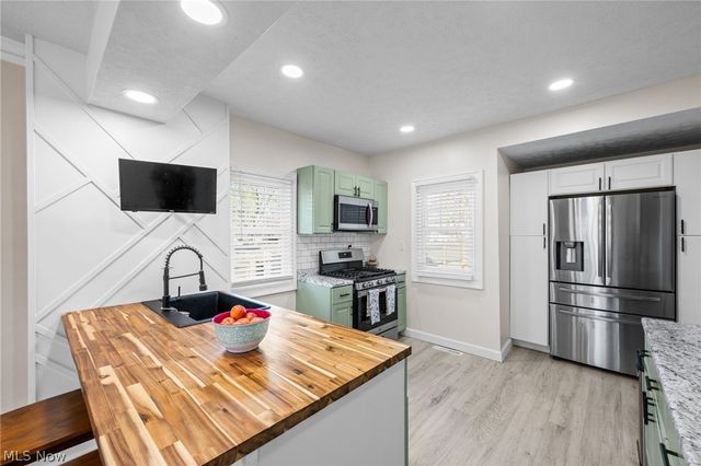2195 Arthur Avenue, Lakewood, OH 44107