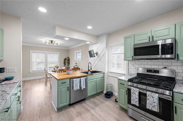 2195 Arthur Avenue, Lakewood, OH 44107