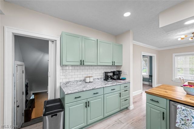 2195 Arthur Avenue, Lakewood, OH 44107