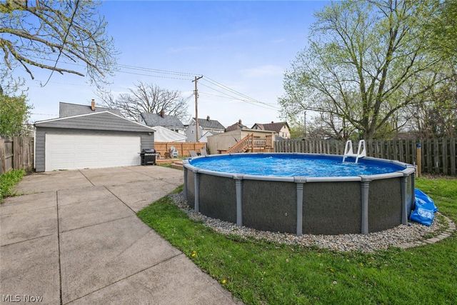 2195 Arthur Avenue, Lakewood, OH 44107