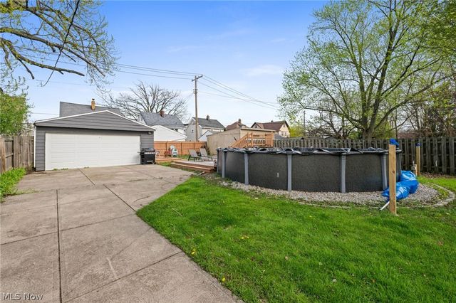 2195 Arthur Avenue, Lakewood, OH 44107