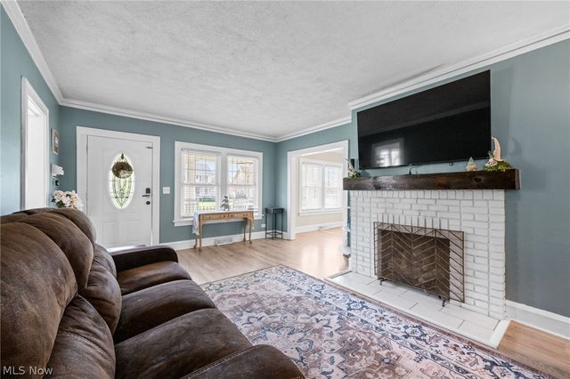 2195 Arthur Avenue, Lakewood, OH 44107