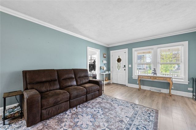 2195 Arthur Avenue, Lakewood, OH 44107