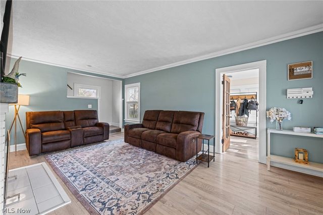 2195 Arthur Avenue, Lakewood, OH 44107