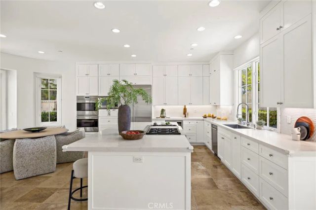 28 Sandy Cv, Newport Coast, CA 92657