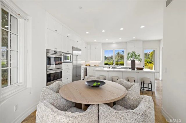 28 Sandy Cv, Newport Coast, CA 92657