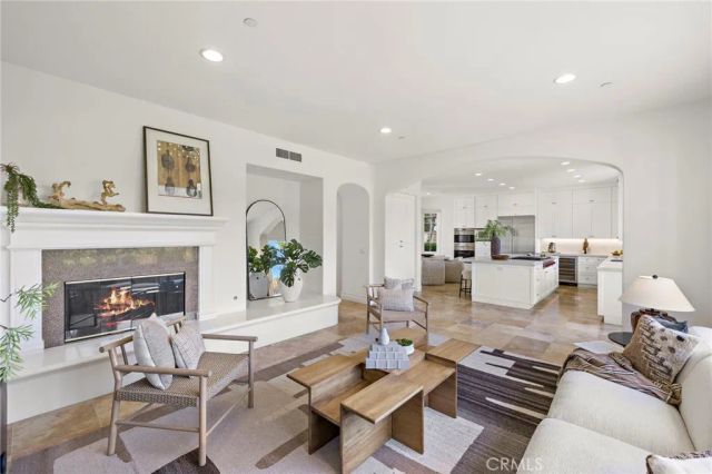 28 Sandy Cv, Newport Coast, CA 92657