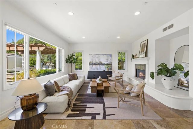 28 Sandy Cv, Newport Coast, CA 92657