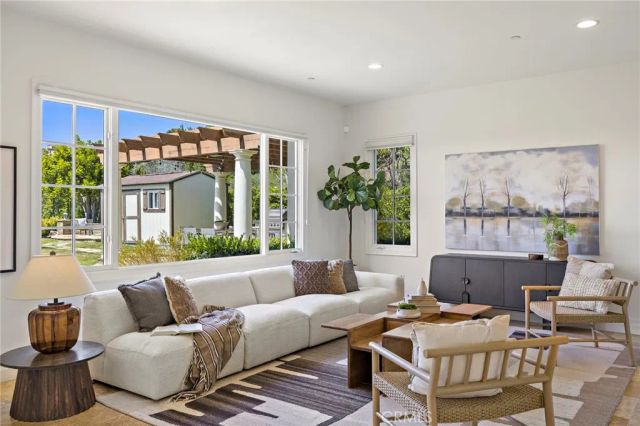 28 Sandy Cv, Newport Coast, CA 92657