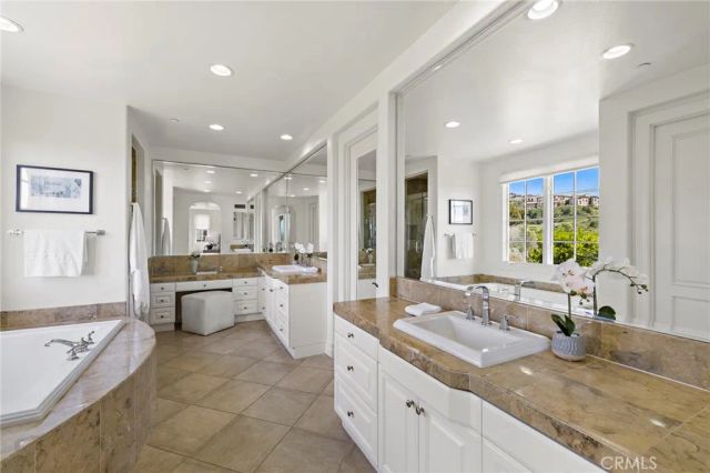 28 Sandy Cv, Newport Coast, CA 92657