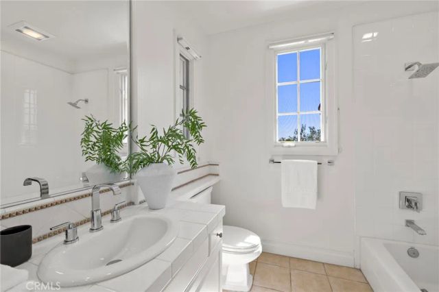 28 Sandy Cv, Newport Coast, CA 92657