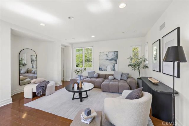 28 Sandy Cv, Newport Coast, CA 92657