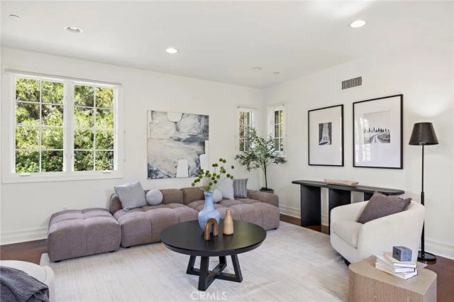 28 Sandy Cv, Newport Coast, CA 92657