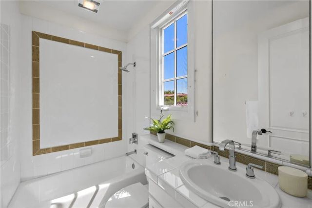 28 Sandy Cv, Newport Coast, CA 92657