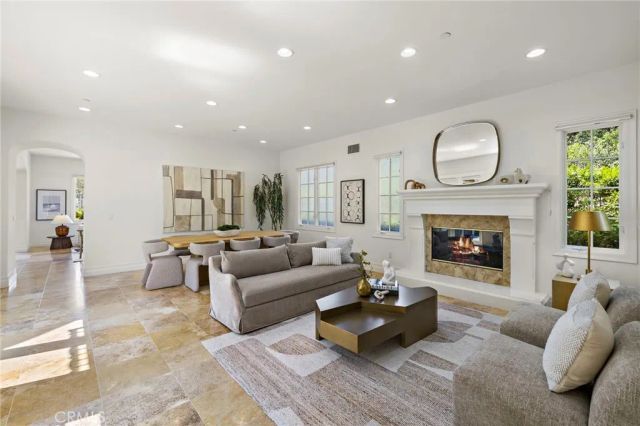 28 Sandy Cv, Newport Coast, CA 92657