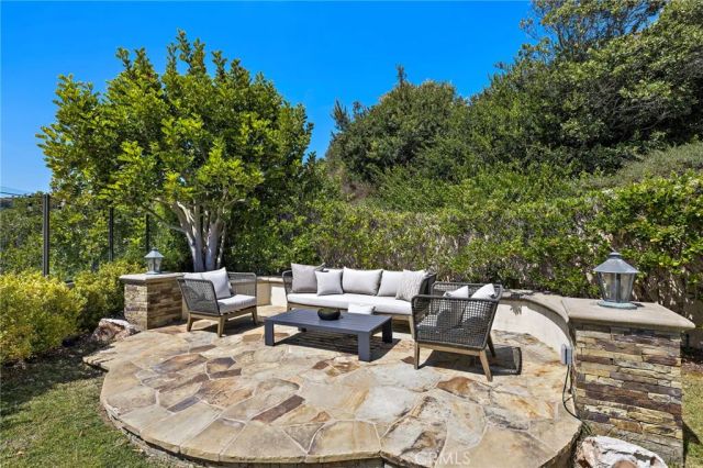 28 Sandy Cv, Newport Coast, CA 92657
