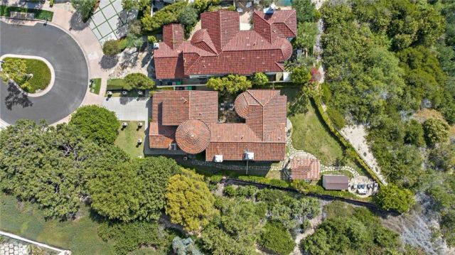 28 Sandy Cv, Newport Coast, CA 92657