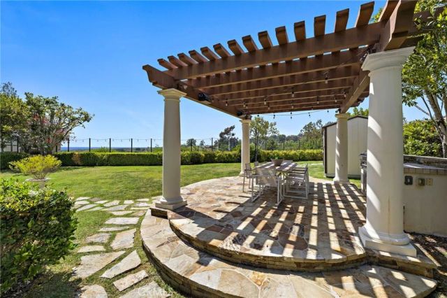 28 Sandy Cv, Newport Coast, CA 92657