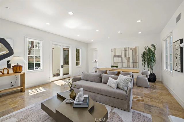 28 Sandy Cv, Newport Coast, CA 92657