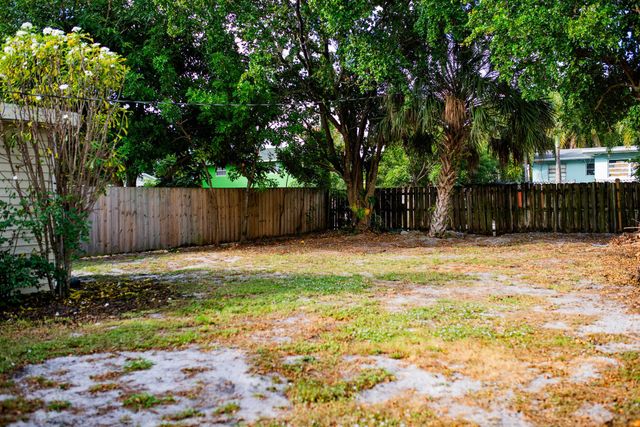 823 N C Street, Lake Worth Beach, FL 33460