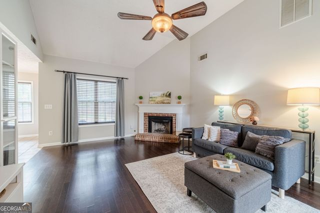 6130 Devonshire Drive, Flowery Branch, GA 30542