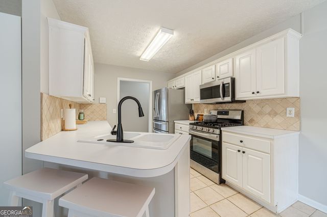 6130 Devonshire Drive, Flowery Branch, GA 30542