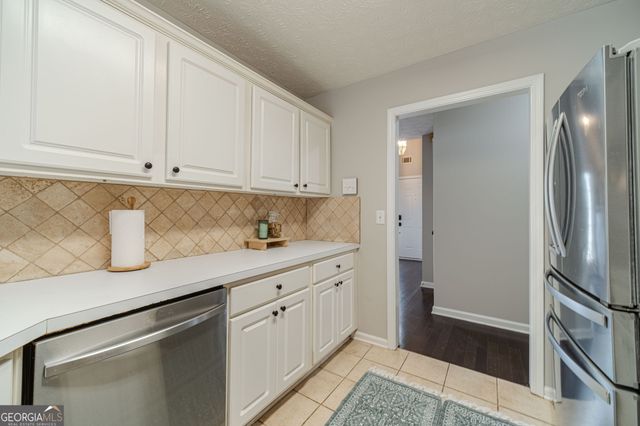 6130 Devonshire Drive, Flowery Branch, GA 30542