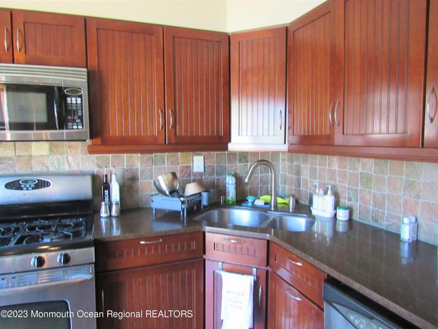 26 Lincroft Avenue, Old Bridge, NJ 08857