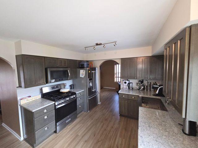 1429 W 74th Place, Merrillville, IN 46410