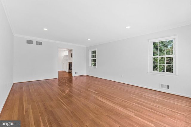 7730 FALSTAFF RD, Mclean, VA 22102
