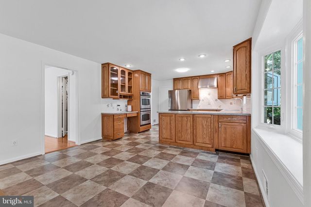 7730 FALSTAFF RD, Mclean, VA 22102
