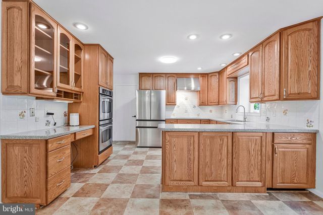 7730 FALSTAFF RD, Mclean, VA 22102