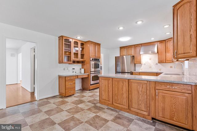 7730 FALSTAFF RD, Mclean, VA 22102