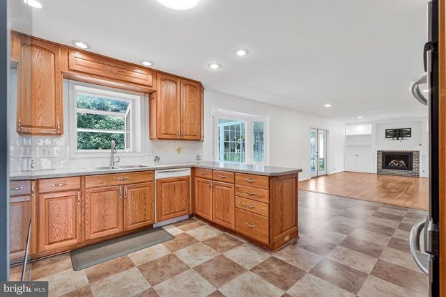 7730 FALSTAFF RD, Mclean, VA 22102
