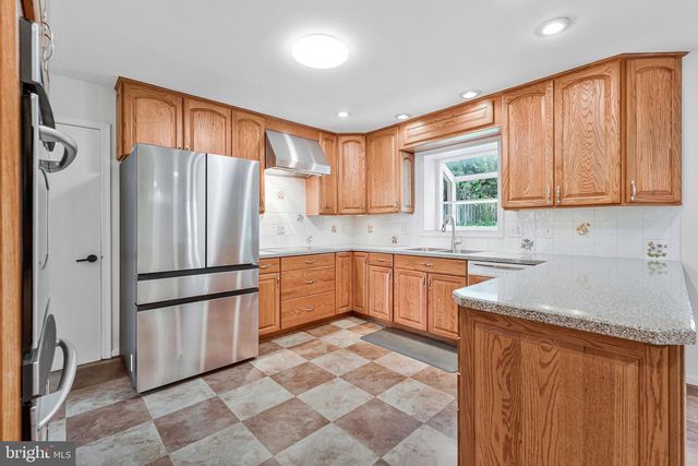 7730 FALSTAFF RD, Mclean, VA 22102