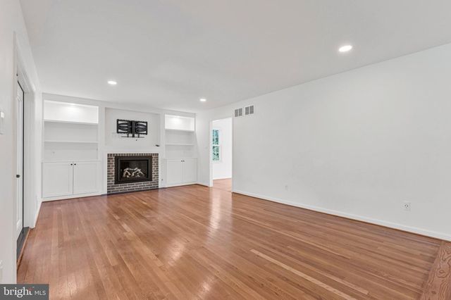 7730 FALSTAFF RD, Mclean, VA 22102