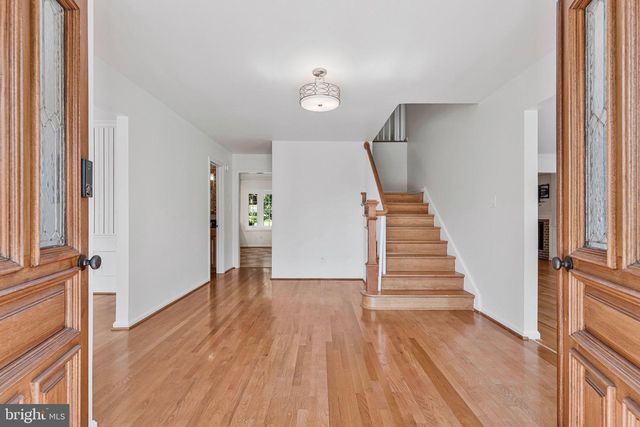 7730 FALSTAFF RD, Mclean, VA 22102