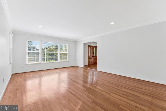 7730 FALSTAFF RD, Mclean, VA 22102