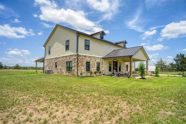 626 Sparta Field RD, Waelder, TX 78959