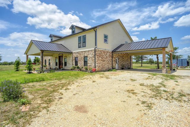 626 Sparta Field RD, Waelder, TX 78959