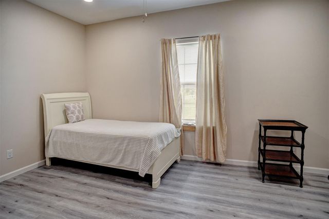 626 Sparta Field RD, Waelder, TX 78959