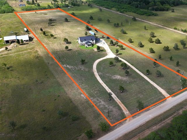 626 Sparta Field RD, Waelder, TX 78959
