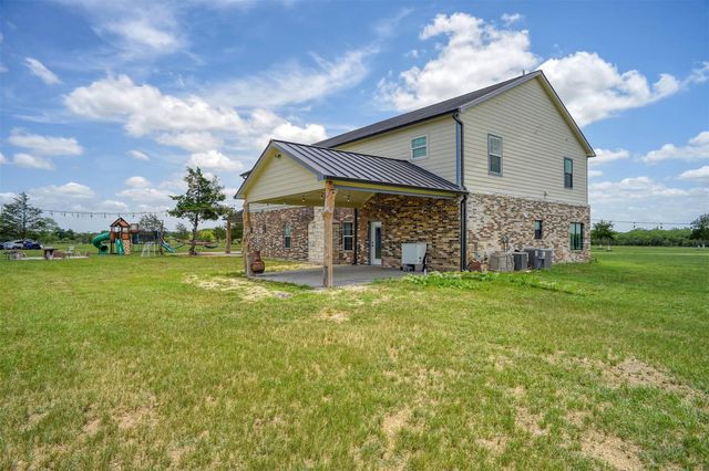 626 Sparta Field RD, Waelder, TX 78959