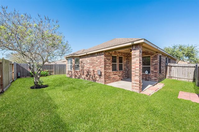3205 Featherwood Lane, Dickinson, TX 77539